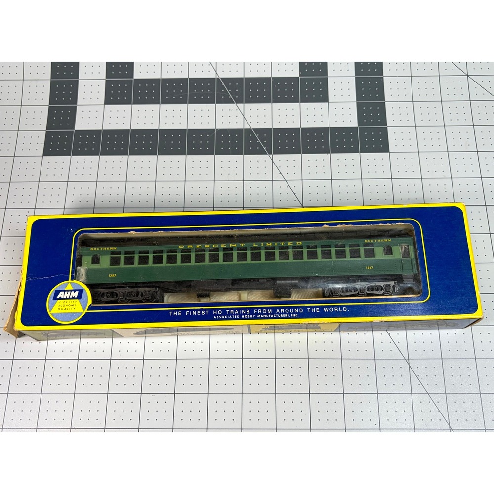 AHM Southern Crescent Limited 1920 Coach HO Scale Train Car 1397 Rivarossi Italy